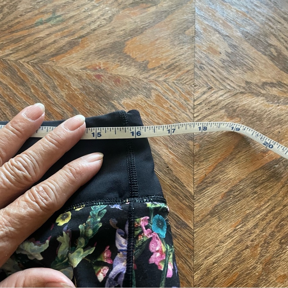 Lululemon Floral Women's Shorts size 8 - Picture 7 of 8